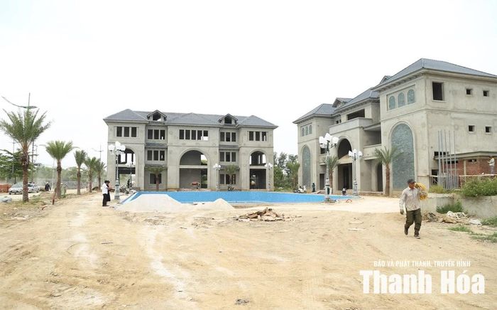 Dự án Tổ hợp khách sạn dịch vụ và thương mại Hoàng Tuấn của Công ty TNHH Hoàng Tuấn (xã Hoằng Tiến) được đẩy nhanh tiến độ sau khi có chỉ đạo tháo gỡ khó khăn, vướng mắc. Ảnh: Phong Sắc