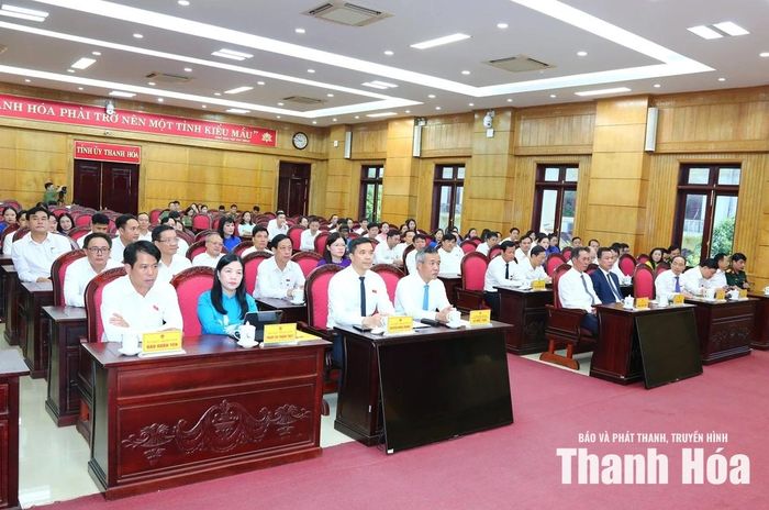 Các đại biểu dự kỳ họp.