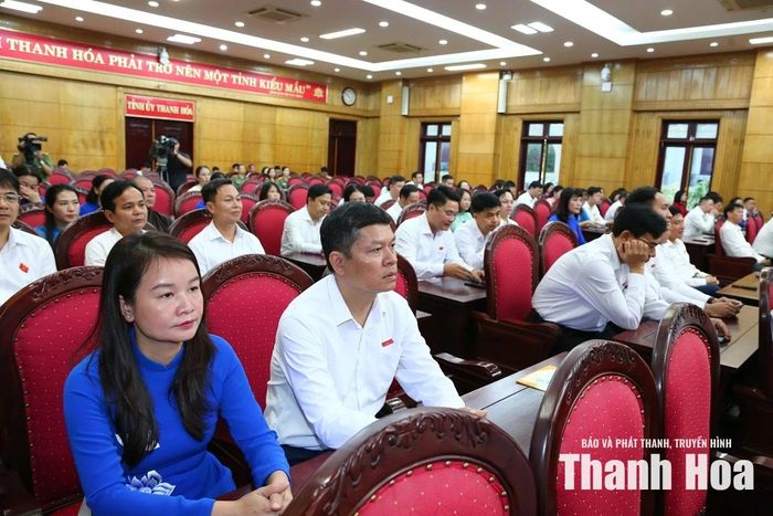 Các đại biểu dự kỳ họp.