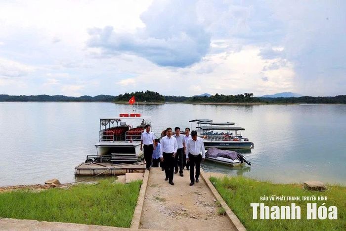 Phó Bí thư Thường trực Tỉnh ủy Nguyễn Hồng Phong và đoàn công tác đi kiểm tra thực địa Vườn Quốc gia Bến En.