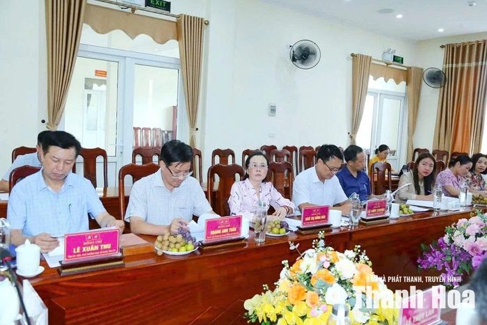 Các đại biểu dự buổi làm việc.