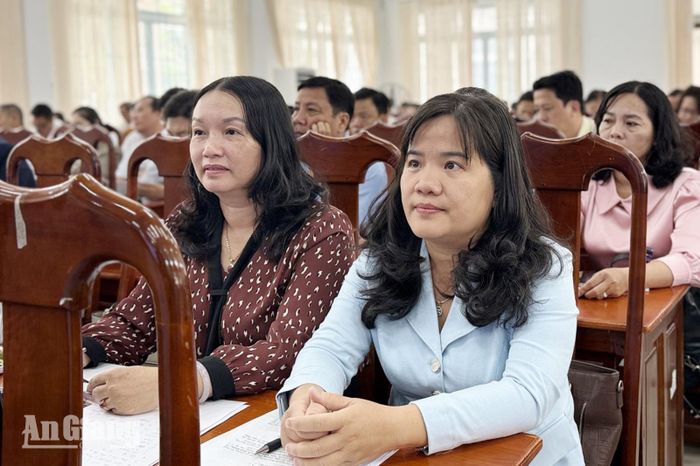 Đại biểu dự hội nghị.