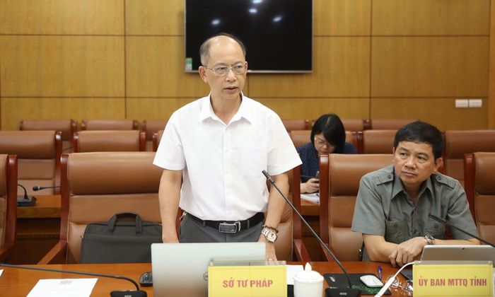  Lãnh đạo Sở Tư pháp nêu ý kiến. 