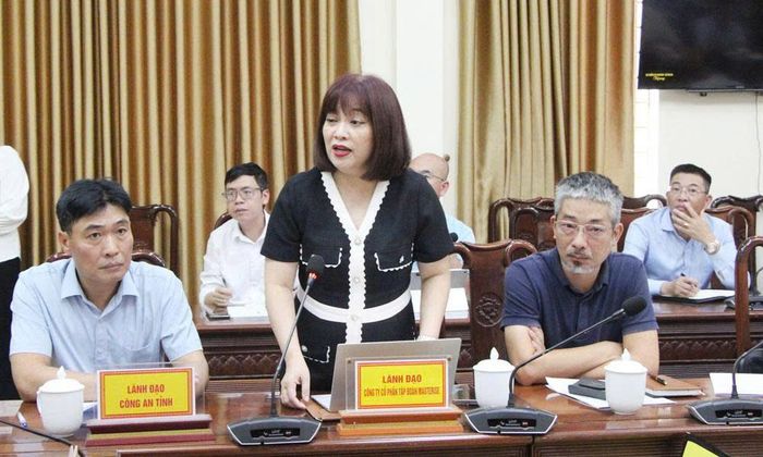  Đại diện nhà đầu tư nêu giải pháp thực hiện dự án tái định cư thời gian tới. 