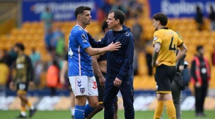 Granit Xhaka tiếp tục giữ băng đội trưởng và đồng hành cùng Sunderland ở mùa giải mới.