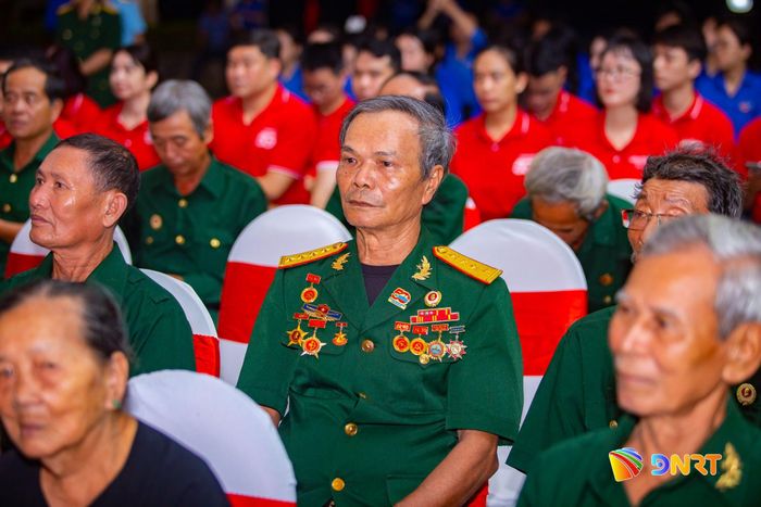Buổi lễ có sự góp mặt của hơn 200 hội viên cựu chiến binh, cán bộ, nhân viên Viettel Đà Nẵng và đoàn viên, thanh niên các đơn vị trực thuộc Thành đoàn. Ảnh: BẢO LÂM