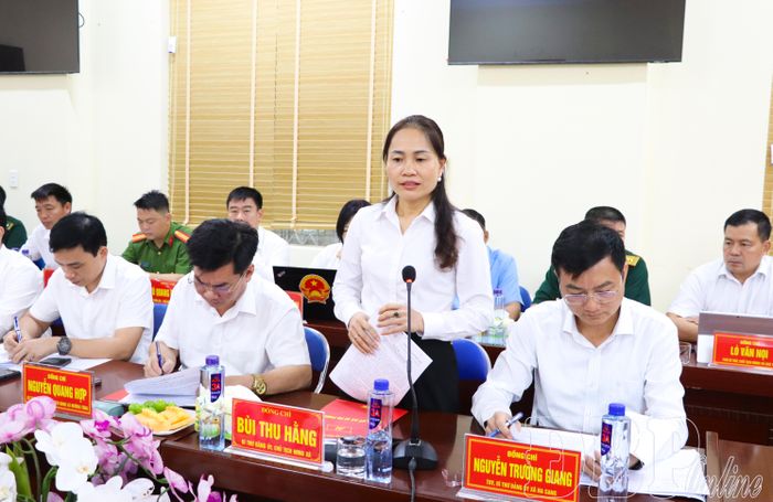 Bí thư Đảng ủy xã Si Pa Phìn phát biểu tại buổi làm việc.