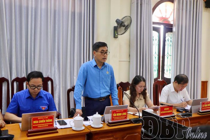 Đại biểu tham gia ý kiến tại hội nghị.