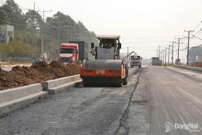 Thi công Dự án Nâng cấp, mở rộng đường 25B.