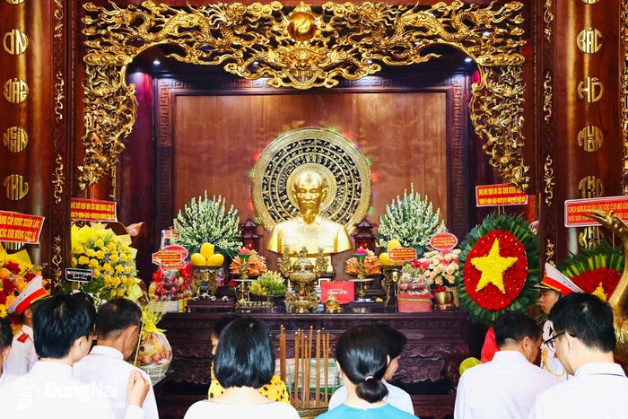 Không khí trang nghiêm và thành kính tại Đền thờ liệt sĩ Xuân Lộc. Ảnh: Công Nghĩa