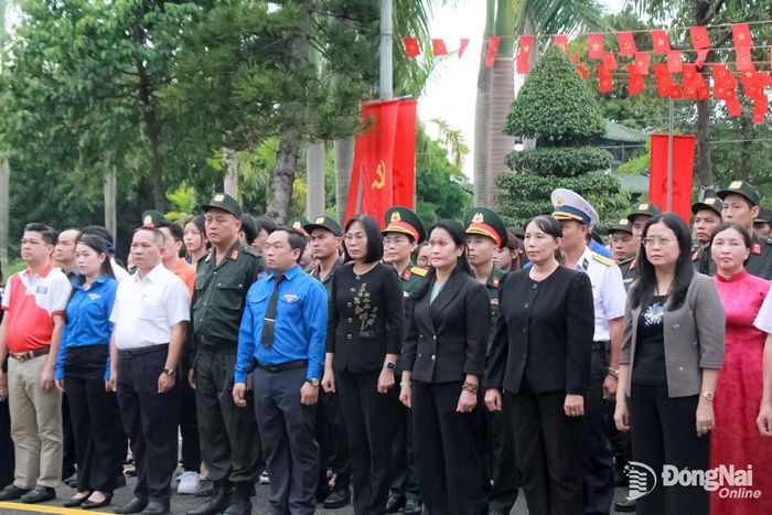 Các đại biểu tham dự Lễ thắp nến tri ân. Ảnh: Nga Sơn