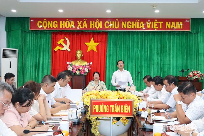 Ủy viên Ban Thường vụ Thành ủy, Phó Chủ tịch Thường trực Ủy ban MTTQ Việt Nam thành phố Hà Anh Dũng phát biểu tại buổi giám sát. Ảnh: Thùy Anh