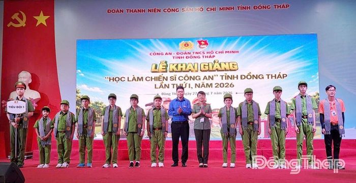 11 tiểu đội tham gia Chương trình “Học làm chiến sĩ Công an” ra mắt.