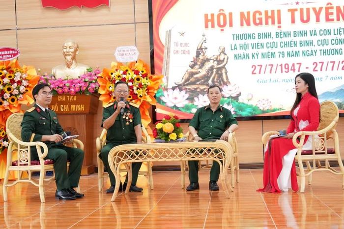 Các đại biểu tham gia giao lưu tại hội nghị. Ảnh: N.H