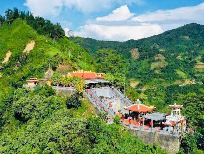 Đài tưởng niệm các anh hùng liệt sĩ trên điểm cao 468 - Vị Xuyên.