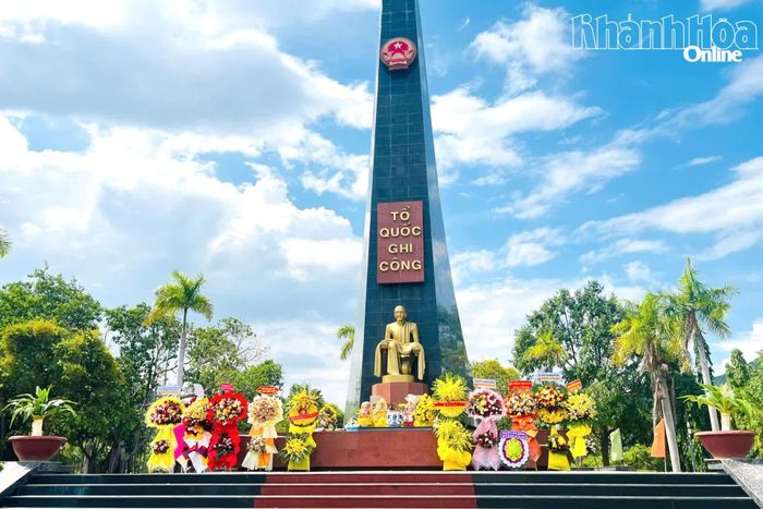 Nghĩa trang liệt sĩ Hòn Dung - nơi yên nghỉ của hơn 700 anh hùng liệt sĩ.