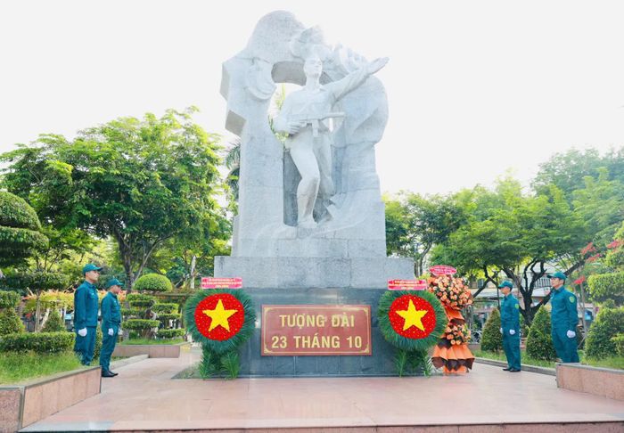 Tượng đài 23 tháng 10.