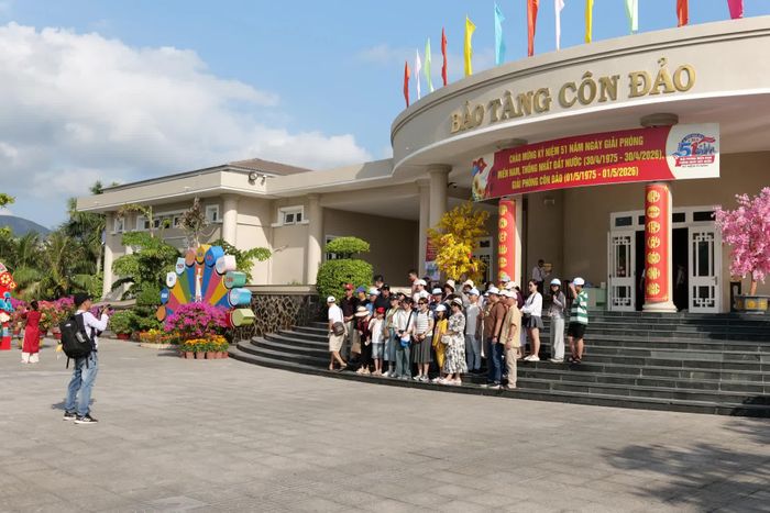 Bảo tàng Côn Đảo là điểm dừng chân của nhiều đoàn khách đến tìm hiểu về lịch sử đấu tranh cách mạng trên đảo.
