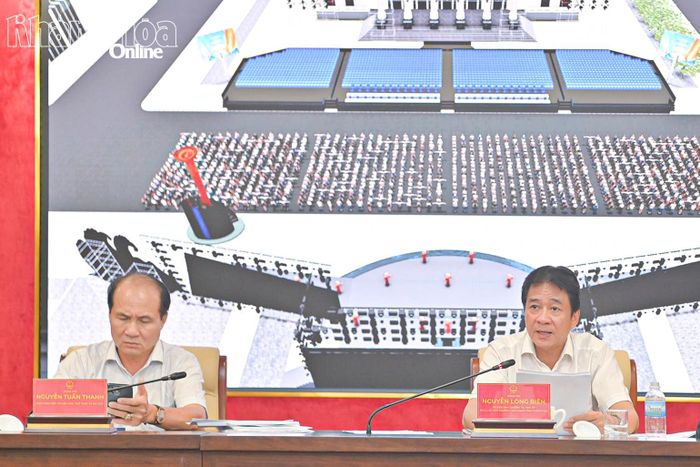 Đồng chí Nguyễn Long Biên chủ trì cuộc họp.