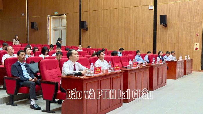 Lãnh đạo, cán bộ, giảng viên nhà trường và học viên dự khai mạc lớp học.