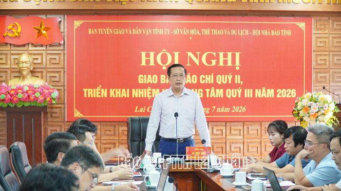 Đồng chí Lê Đức Dục - Trưởng Ban Tuyên giáo và Dân vận Tỉnh ủy phát biểu kết luận hội nghị.