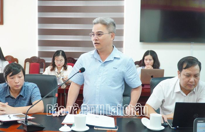 Đại diện cơ quan báo chí Trung ương thường trú địa phương phát biểu tại hội nghị.