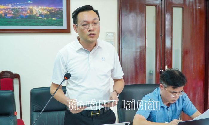 Lãnh đạo Báo và Phát thanh, Truyền hình Lai Châu tham gia ý kiến tại hội nghị.