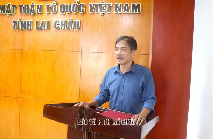 Đồng chí Hoàng Kiều Anh – Phó Chủ tịch Ủy ban MTTQ Việt Nam tỉnh phát biểu tiếp nhận và cảm ơn.