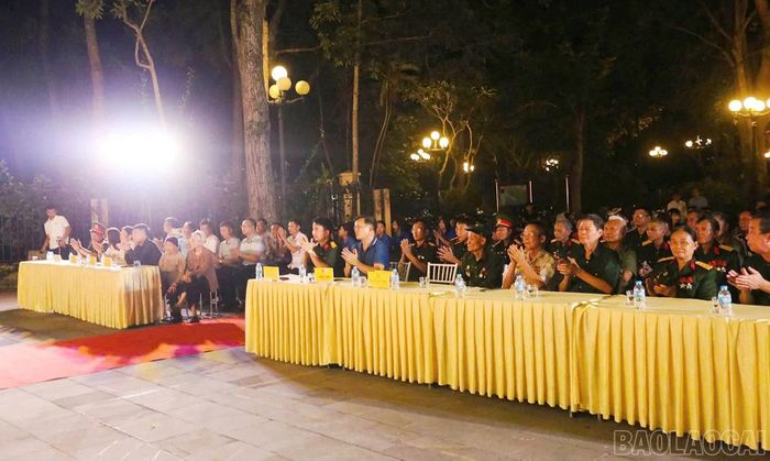 Các đại biểu tham dự buổi lễ.