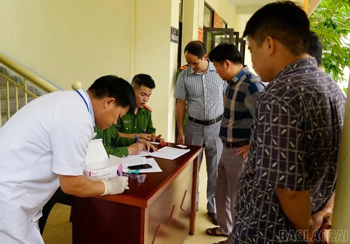 Cán bộ, công chức, viên chức, người lao động đăng ký xét nghiệm ma túy.
