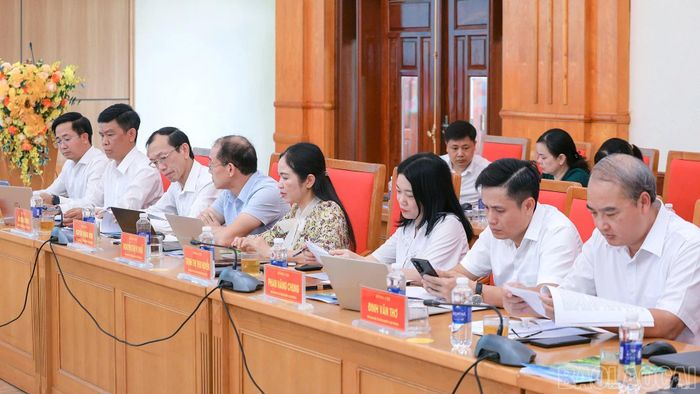 Đại biểu dự buổi làm việc.