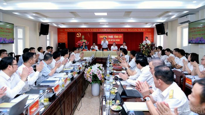 Quang cảnh buổi làm việc.