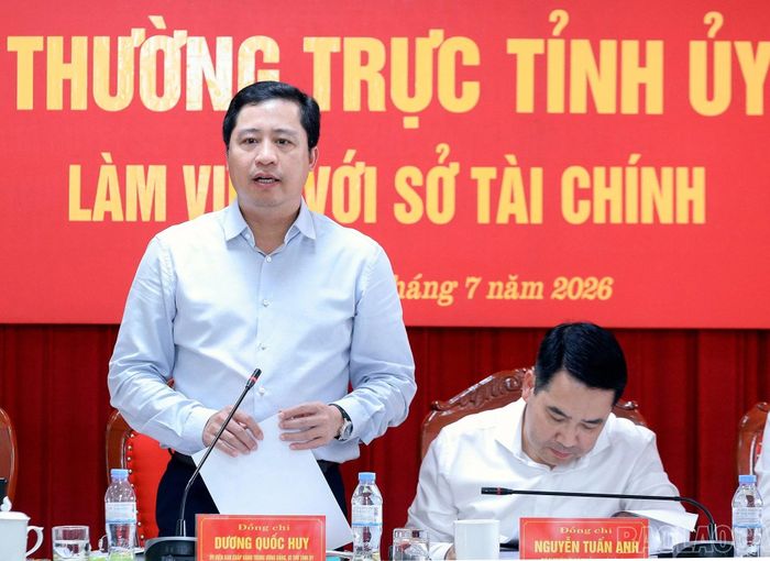 Đồng chí Dương Quốc Huy - Bí thư Tỉnh ủy phát biểu kết luận buổi làm việc.