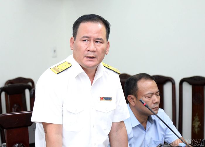 Các đại biểu phát biểu tại buổi làm việc.
