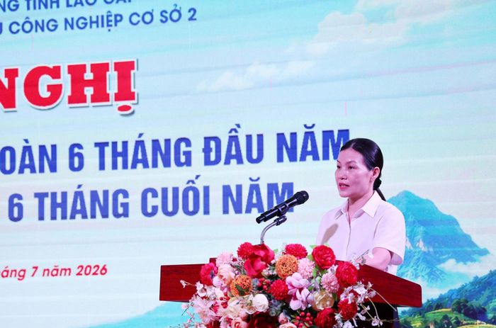 Đại biểu tham luận tại hội nghị.