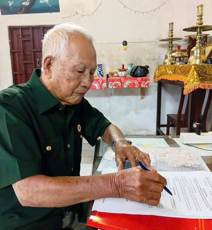 Nỗi day dứt lớn nhất đời ông Tám Minh là những đồng đội vẫn còn nằm đó, chưa thể trở về