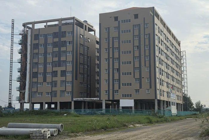 Các lốc nhà ở xã hội đang được thi công phục vụ chỗ ở cho người lao động trong KCN Hàm Kiệm II, xã Hàm Kiệm