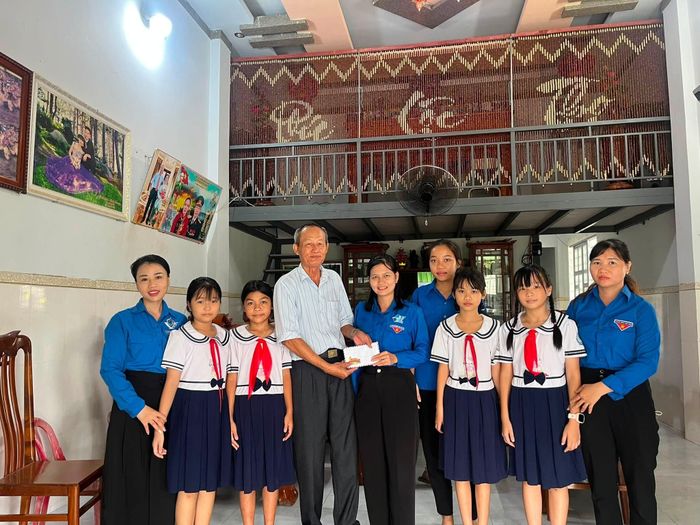 Đoàn xã Cát Tiên 3 phối hợp cùng các đơn vị tổ chức thăm, tặng quà người có công trên địa bàn nhân dịp 27/7