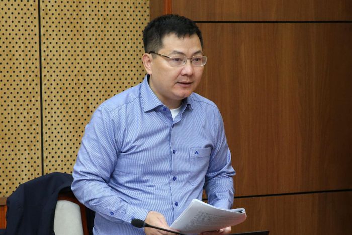 Đồng chí Phan Thế Hanh, Tỉnh ủy viên, Phó trưởng Ban Nội chính Tỉnh ủy Lâm Đồng báo cáo tại buổi tiếp công dân