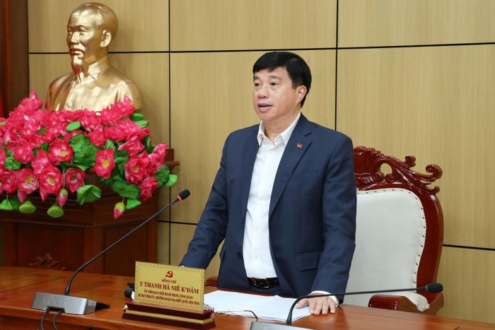 Đồng chí Y Thanh Hà Niê Kđăm, Ủy viên Ban Chấp hành Trung ương Đảng, Bí thư Tỉnh ủy, Trưởng Đoàn ĐBQH tỉnh Lâm Đồng phát biểu tại buổi tiếp công dân định kỳ tháng 7