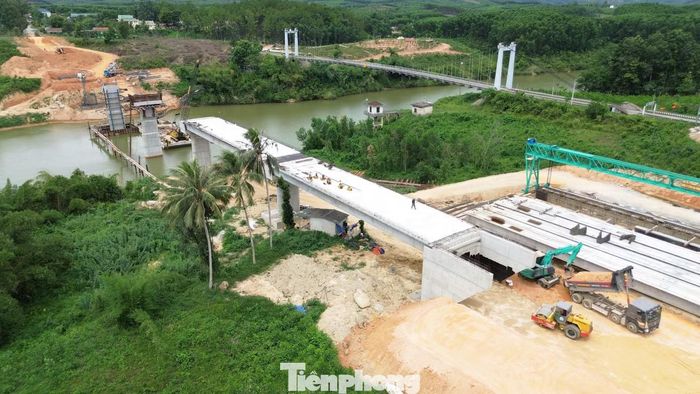 Dự án có tổng mức đầu tư hơn 75 tỷ đồng với chiều dài toàn tuyến khoảng 500 m, phần cầu chính dài hơn 254 m gồm 6 nhịp dầm Super T.