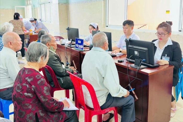 Khám sức khỏe miễn phí cho người cao tuổi