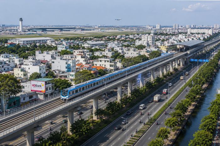 Tuyến metro được đề xuất điều chỉnh hướng tuyến nhằm kết nối tối đa với sân bay Tân Sơn Nhất và sân bay Long Thành. Ảnh minh họa