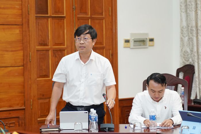 Đồng chí Nguyễn Hữu Thông, Tỉnh ủy viên, Bí thư Đảng ủy phường Phú Thủy góp ý đồ án quy hoạch