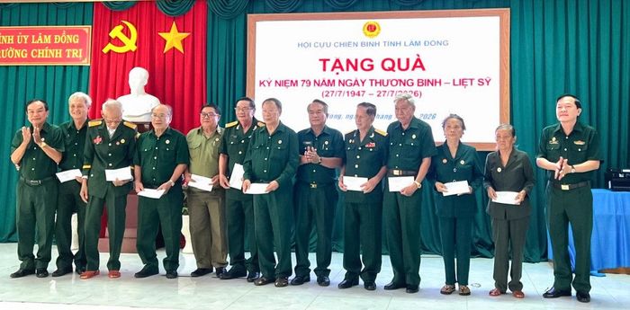 Hội CCB tỉnh tặng 45 suất quà cho thương binh, bệnh binh, người có công