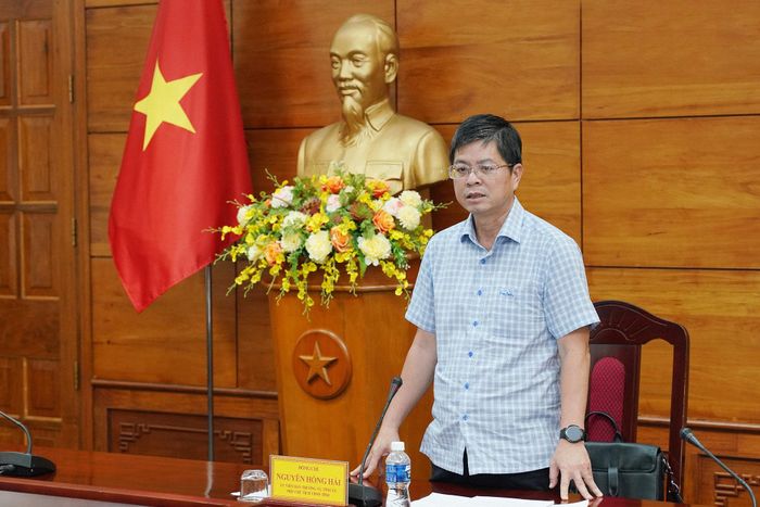 Đồng chí Nguyễn Hồng Hải, Ủy viên Ban Thường vụ Tỉnh ủy, Phó Chủ tịch UBND tỉnh yêu cầu xã Tuy Phong lên kế hoạch cưỡng chế, giải phóng mặt bằng nếu hộ dân còn lại không chấp hành
