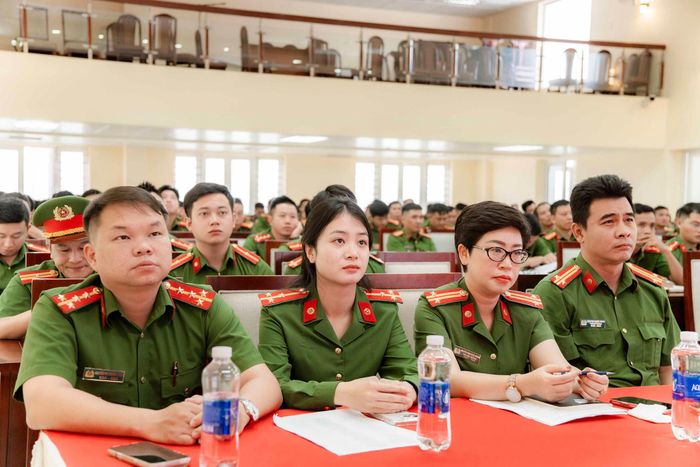 Phòng Cảnh sát quản lý hành chính về trật tự xã hội hướng dẫn cán bộ công an cấp xã