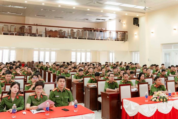 Quang cảnh lớp tập huấn