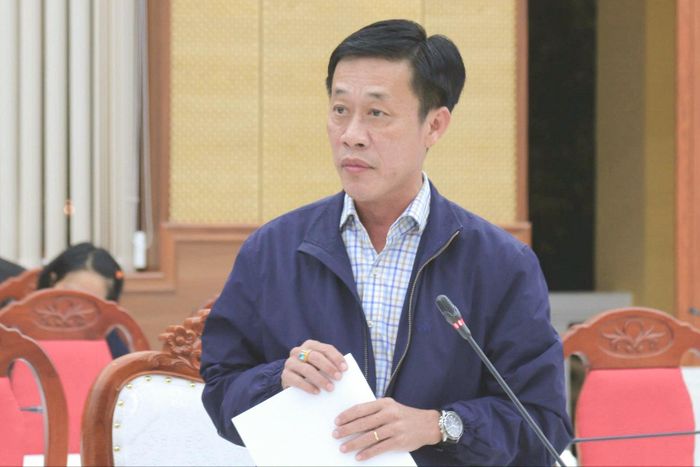 Phó Giám đốc Trung tâm Phát triển quỹ đất tỉnh Huỳnh Văn Minh báo cáo tiến độ giải ngân dự án