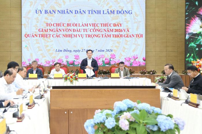 Quang cảnh cuộc họp